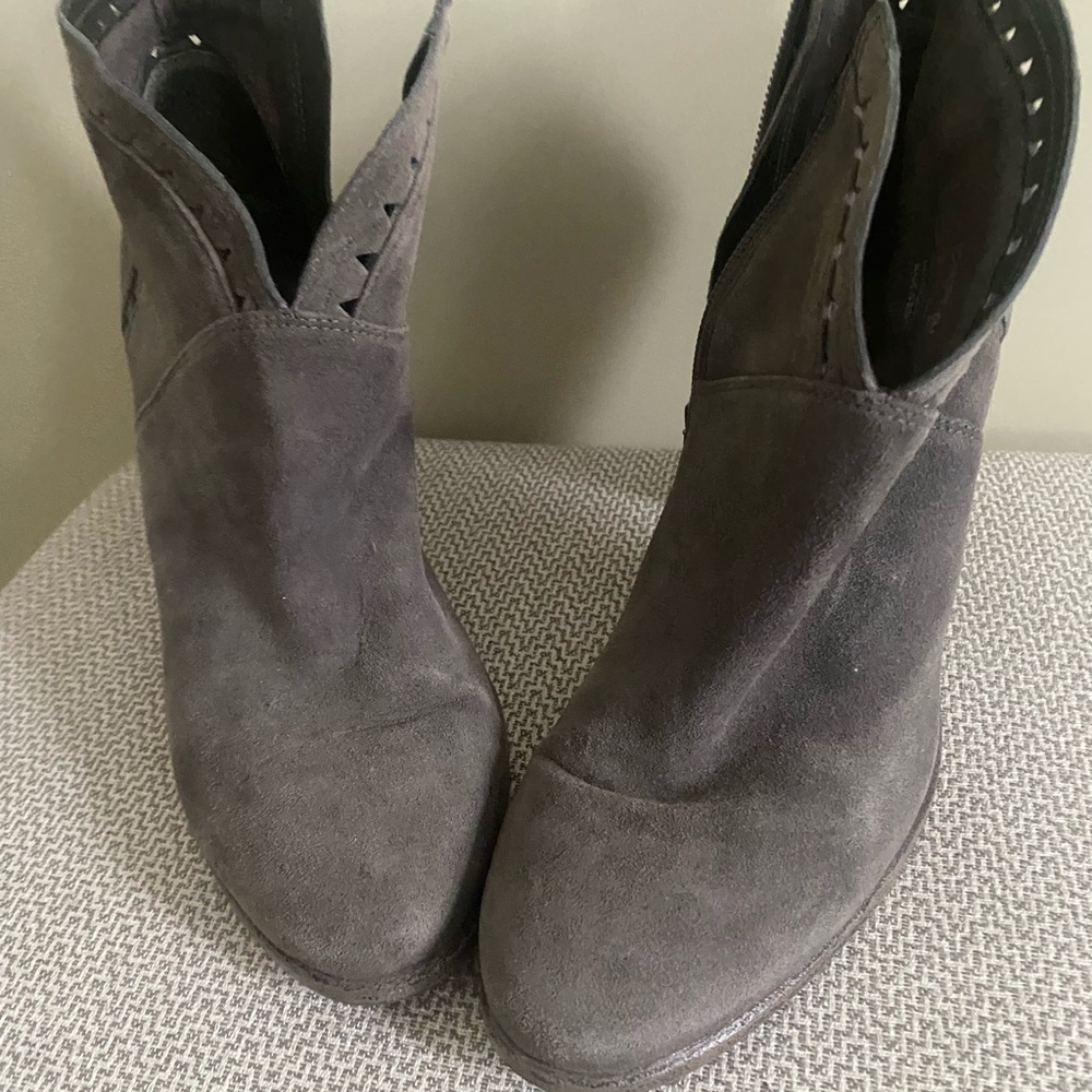 Women’s Vince Camuto gray suede bootie size 9